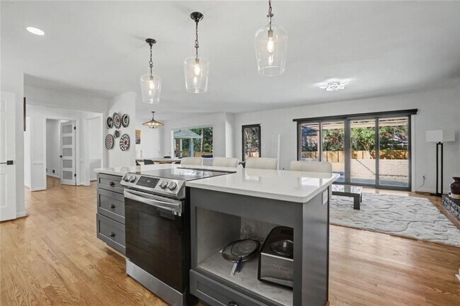 Building Photo - 7330 Hunters Branch Dr NE