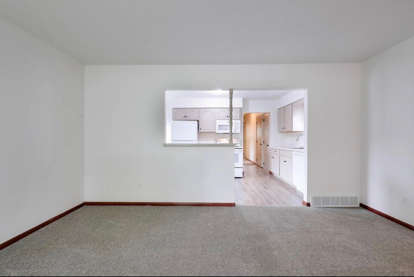 Building Photo - 730 6th Ave S