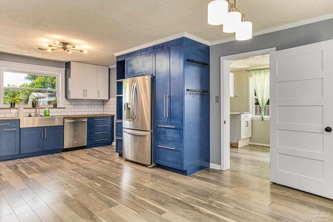 Building Photo - 2033 E Bobe St