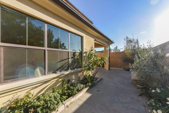 Building Photo - Irvine Single Family house 4bd/3ba Eastwoo...