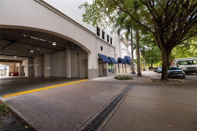 Building Photo - 50 Menores Ave