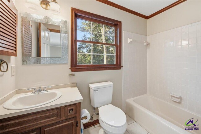 Building Photo - 5056 Wellington Dr