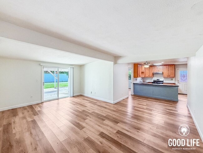 Building Photo - SD: Spacious 4BD/2BA Home in Clairemont with Large Turf Yard, Garage & In-Unit Laundry