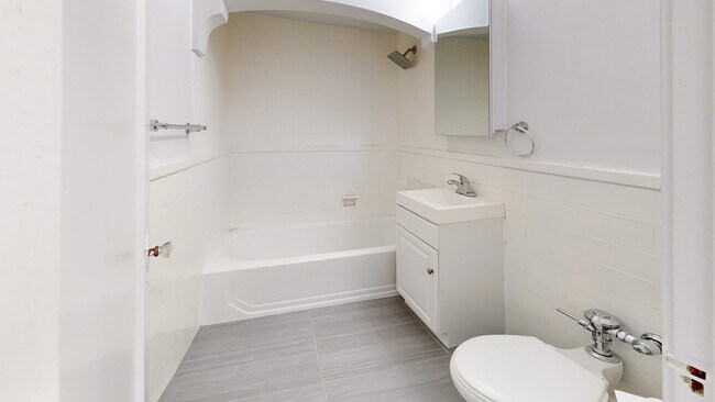 Building Photo - 17 Hermann St