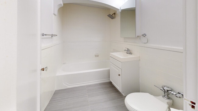 Building Photo - 19 Hermann St