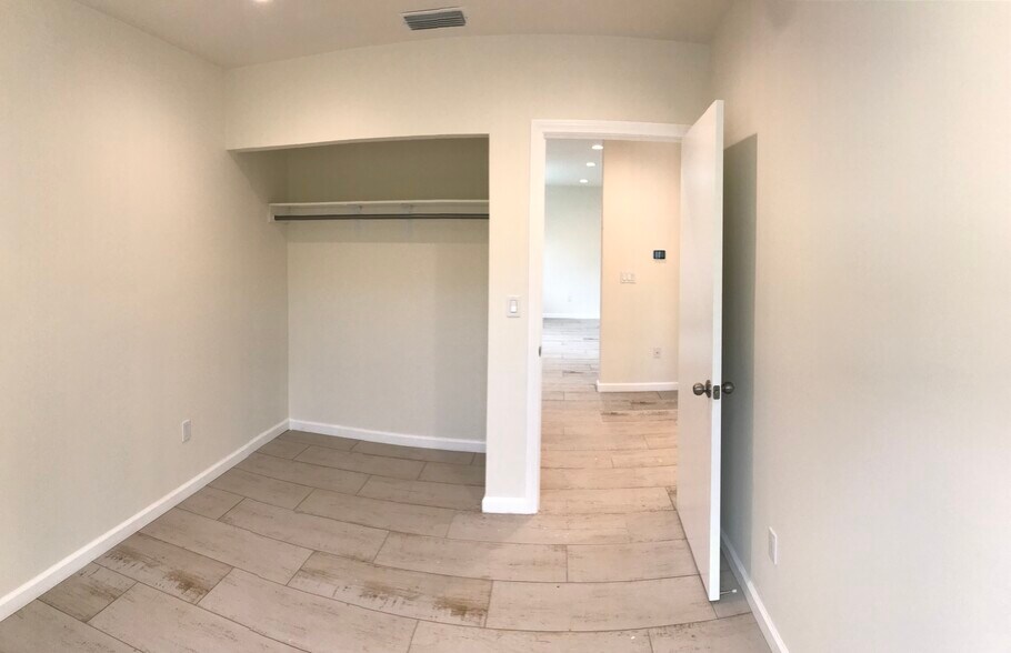 Building Photo - 10166 Petit Ave