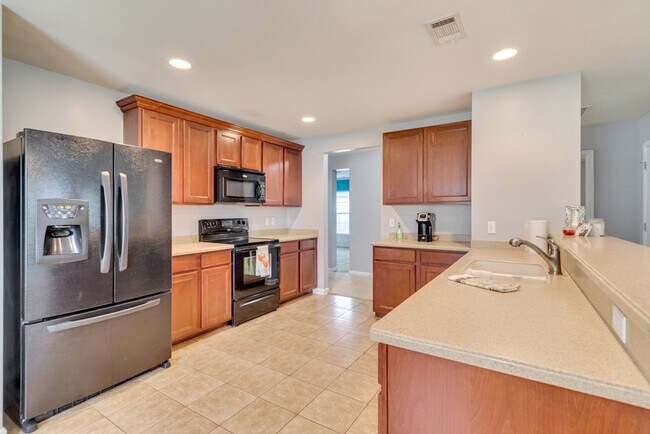 Building Photo - 47 Glenwood Ct