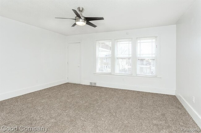 Building Photo - 12123 Santa Rosa Dr
