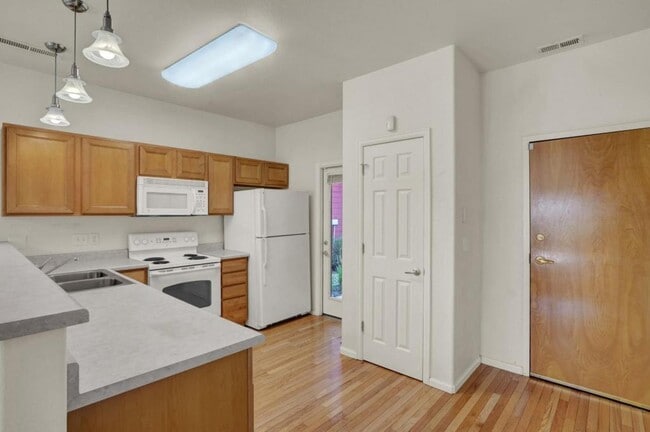 Building Photo - 1577 Monterey Rd