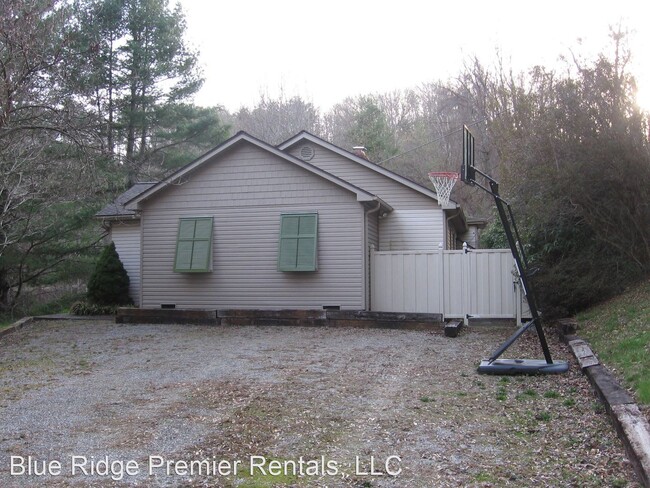 Primary Photo - 3 br, 2 bath House - 767 Ledbetter Road