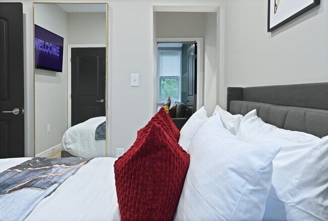 Building Photo - 3022 Auchentoroly Ter