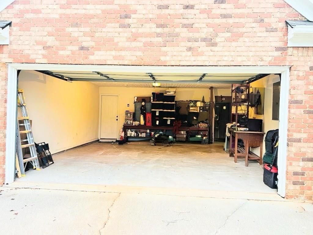 Building Photo - 463 Valleyside Dr