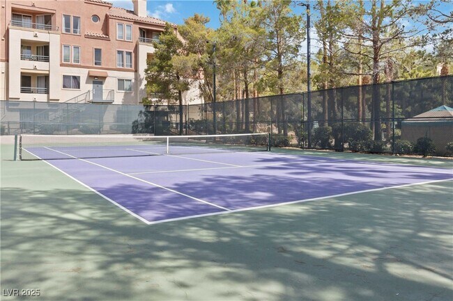 Building Photo - 270 E Flamingo Rd
