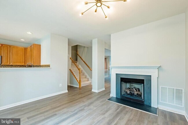 Building Photo - 3385 Beechcliff Dr
