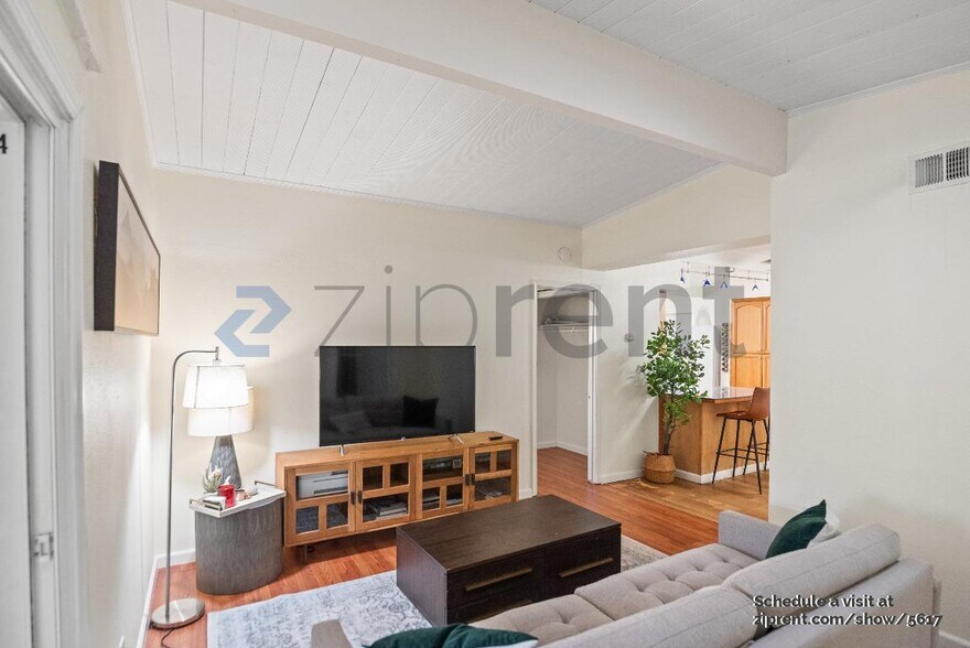 Building Photo - 921 Lakebird Dr