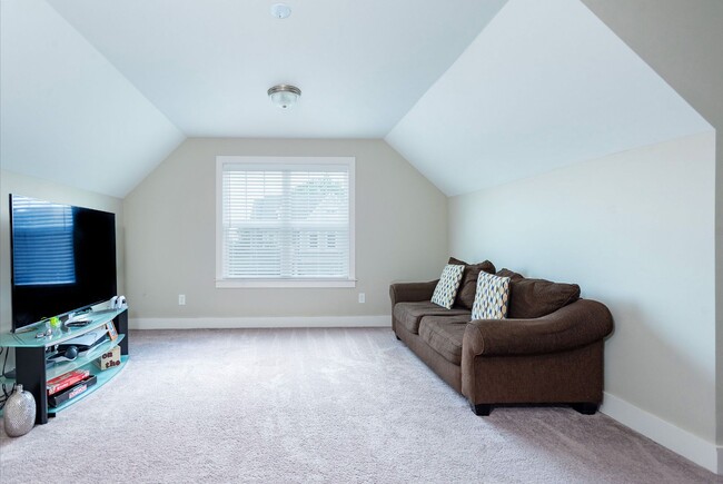 Building Photo - Room to Spread Out! 4BR, 3.5BA Home Near Liberty Creek Schools