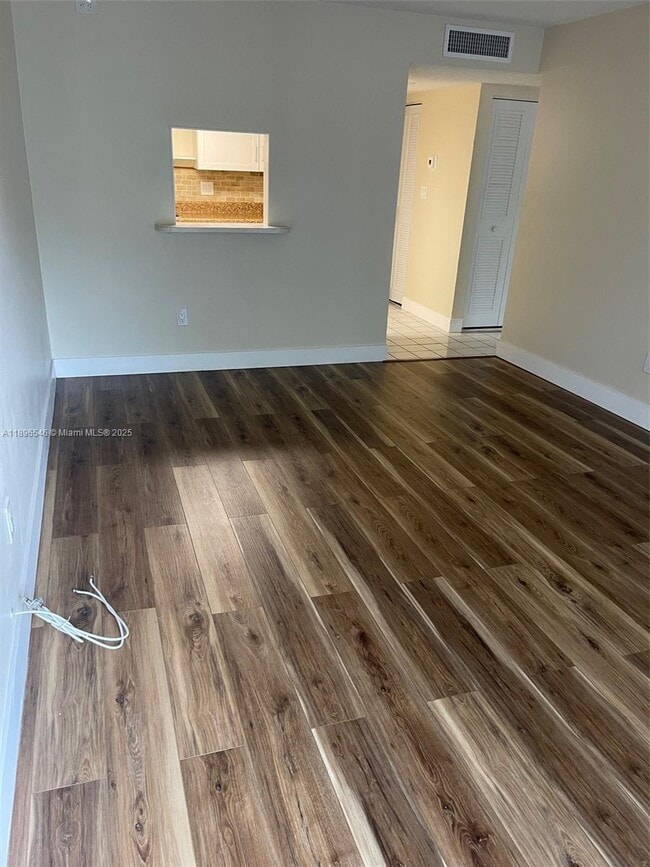 Building Photo - 14221 N Kendall Dr