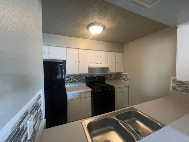 Building Photo - Unlock Your Austin Dream: Cozy 2BD/2BA Retreat in Trendy Crestview – Pets Welcome, Balcony Bliss!