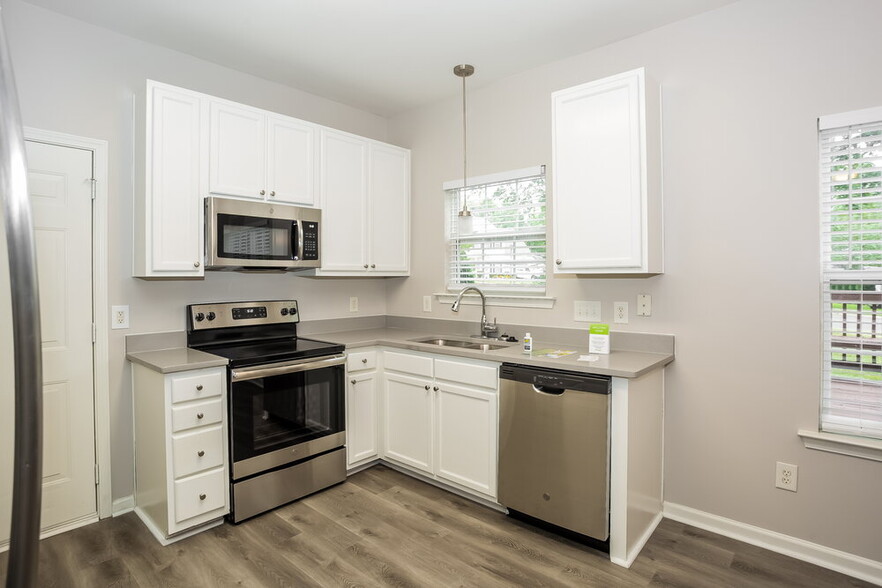 Building Photo - 11119 Amberglades Ln