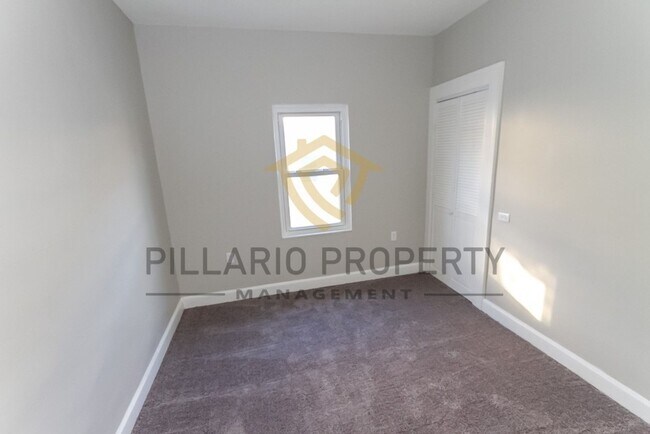 Building Photo - Charming 3-Bedroom Bungalow Near Garfield ...
