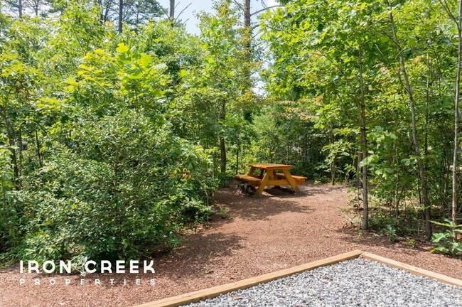 Building Photo - 11 Hilltopia Rd