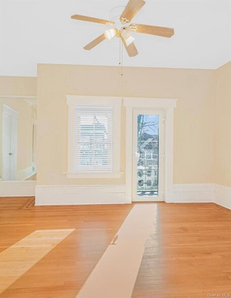 Building Photo - 409 W 261st St