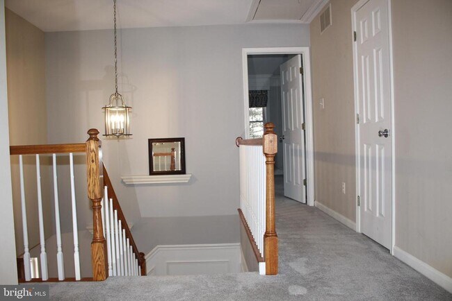 Building Photo - 176 S Patricia Dr