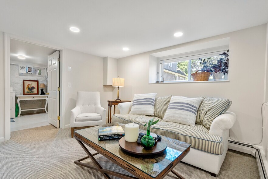 Building Photo - 5 Calebs Ln