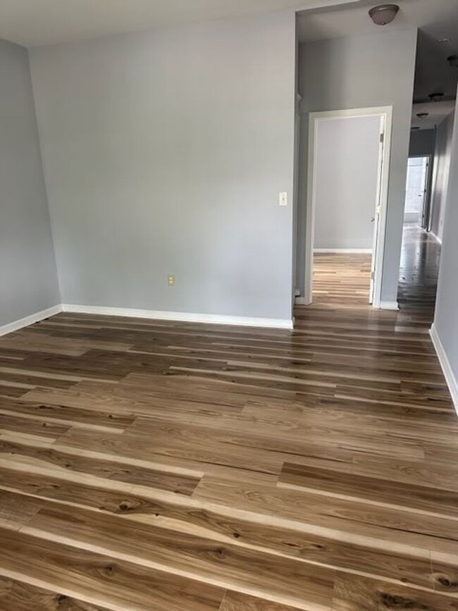 Building Photo - Newly renovated 2 bedroom apartments