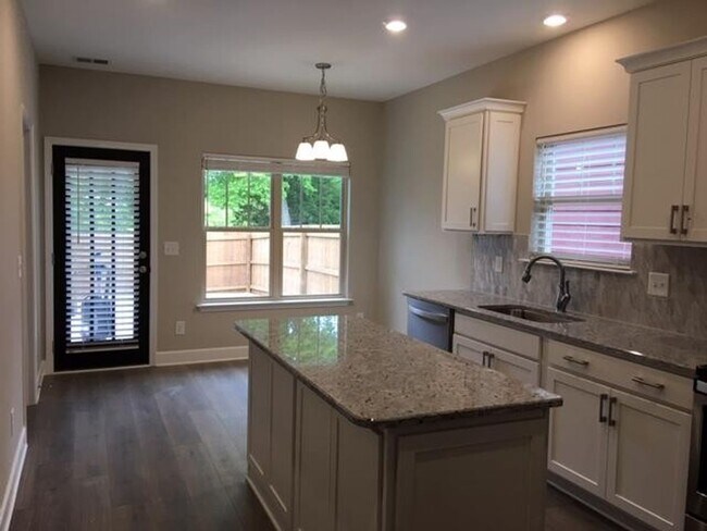 Building Photo - Stunning Maytown One level cottage home with 3 bed/2 bath 2 car rear garage attached.