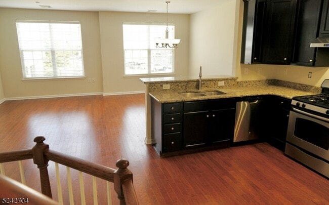 Building Photo - 604 Lopez Ln