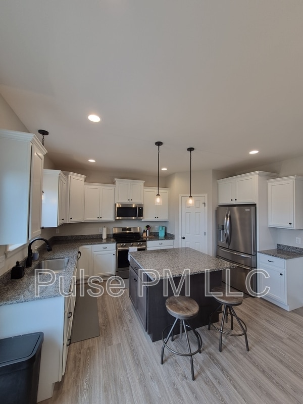 Building Photo - 6179 Ballyshannon Dr