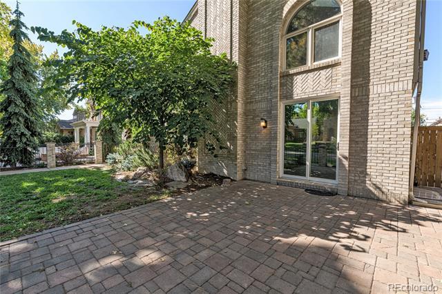 Building Photo - 541 Monroe St