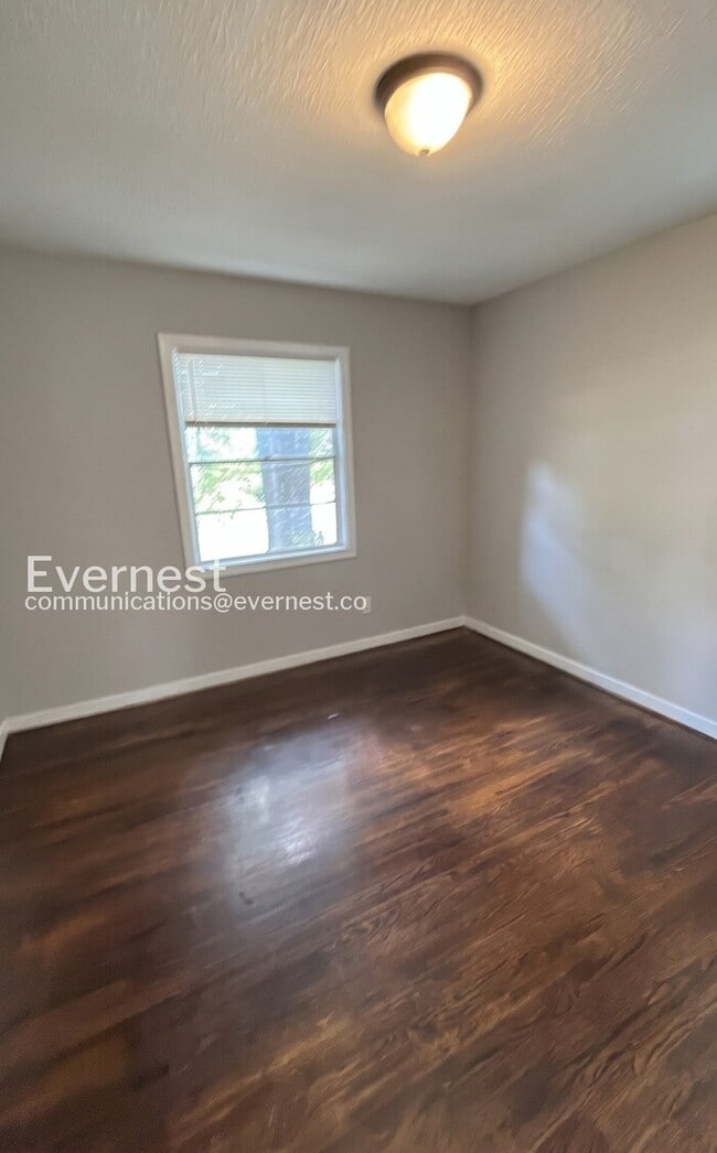 Building Photo - 224 13th Ave NE