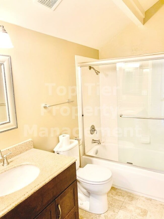 Building Photo - Beautifully updated 2 Bd/2 Ba, 1500 sf Walnut Creek Townhouse in desirable Rancho Dorado HOA avai...