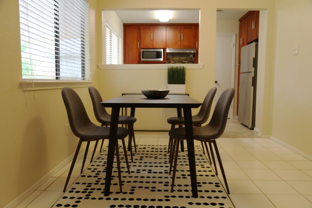 Building Photo - 925 Peggotty Pl