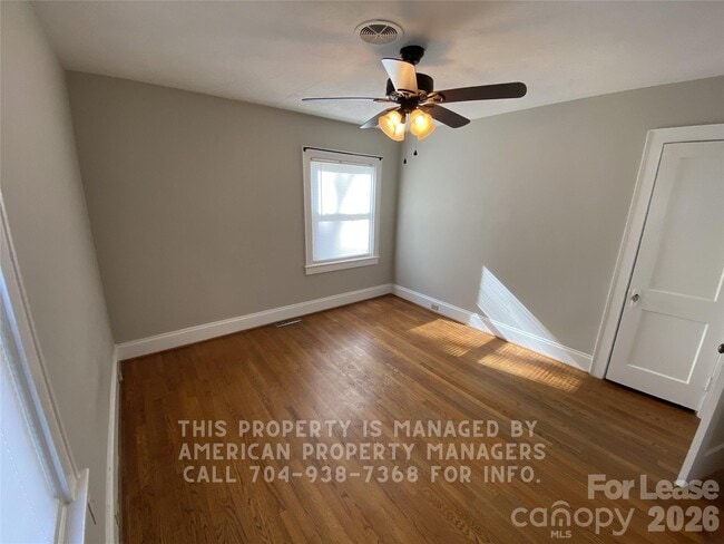 Building Photo - 733 Ideal Dr SE