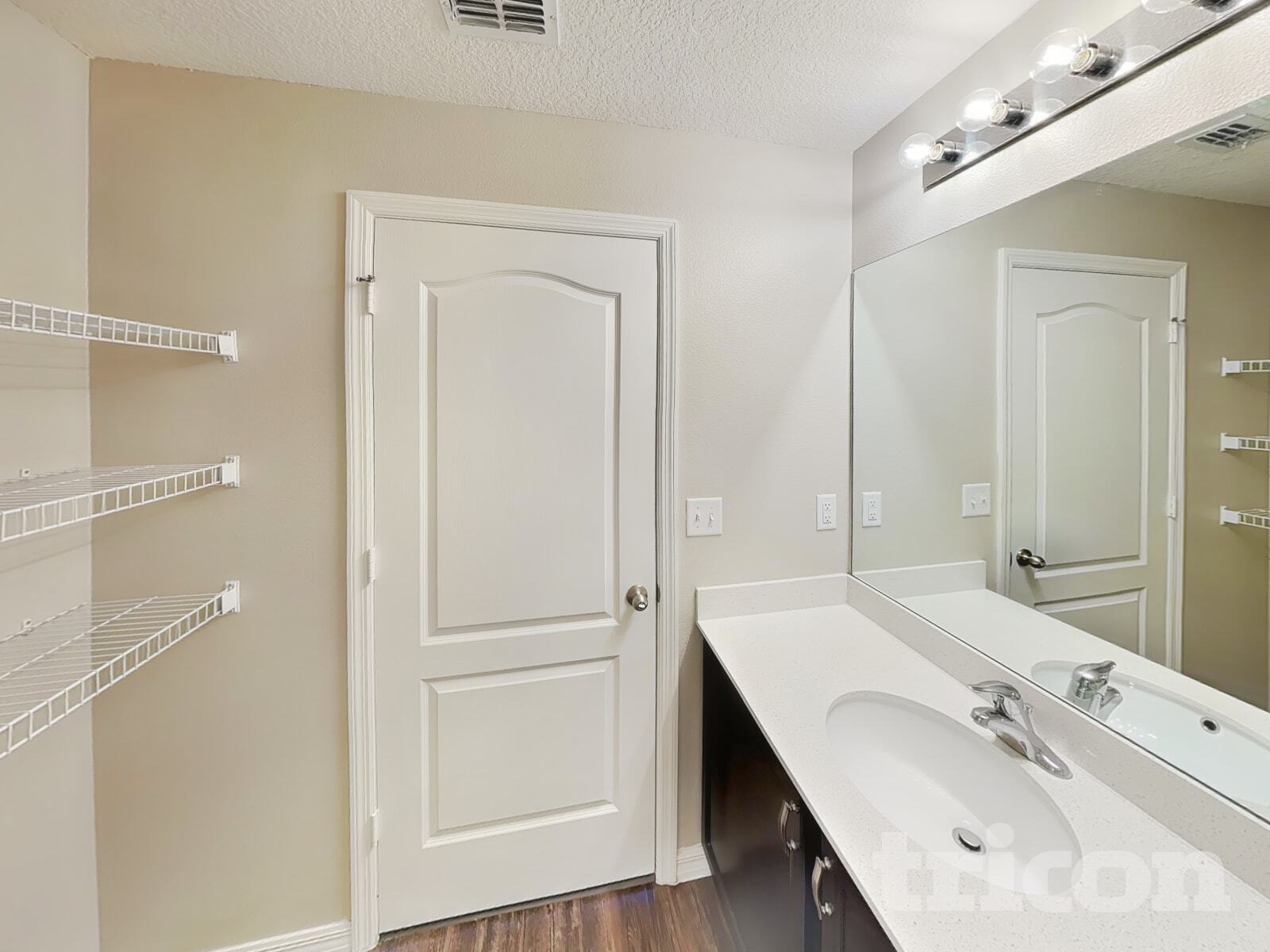 Building Photo - 866 N Fairbanks Dr