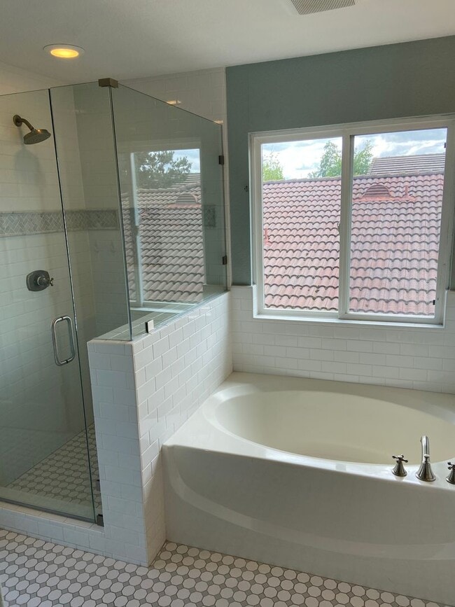 Building Photo - Parkway Beauty - 4 Bdrm, 2.5 Bath