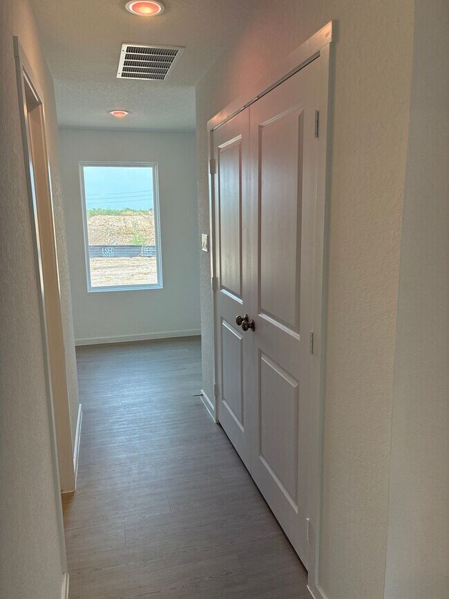 Building Photo - Charming 4 beds 2 baths in San Antonio!