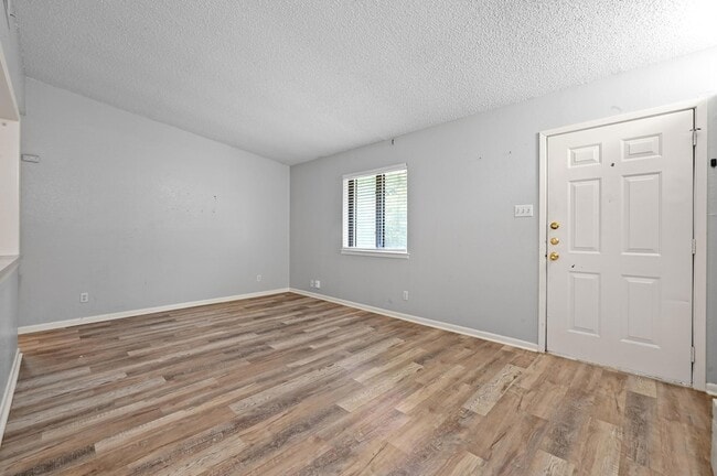 Building Photo - 8910 Little Walnut Pkwy