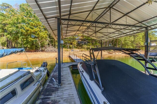 Building Photo - 5580 Williams Shores Dr