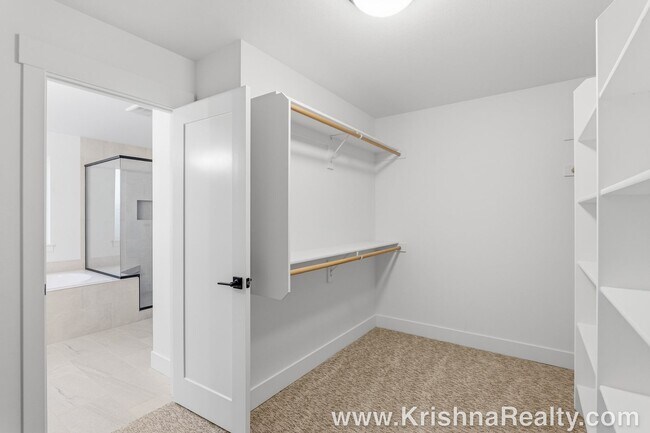 Building Photo - Spacious 5 BR | 3 BA | Modern Corner-Lot Single-Family Home | Farmstead Crossing Neighborhood