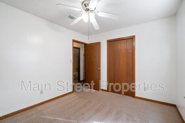 Building Photo - 8060 Winodee Rd