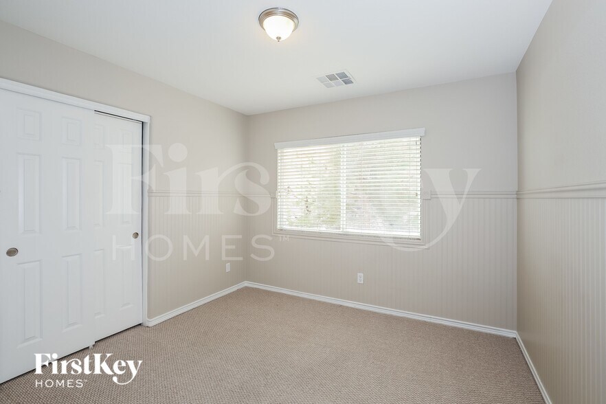 Building Photo - 7340 Chesapeake Cove St