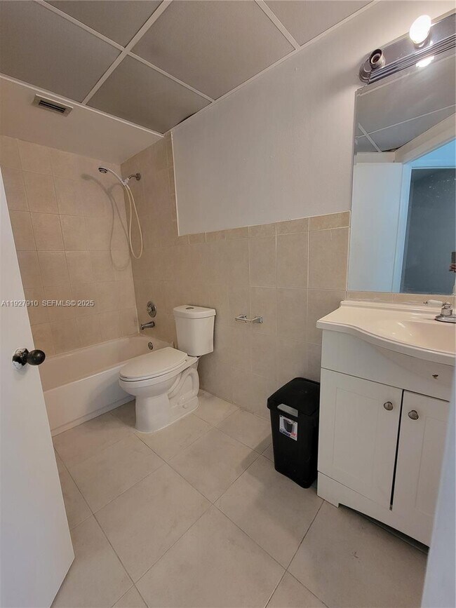 Building Photo - 8290 Lake Dr