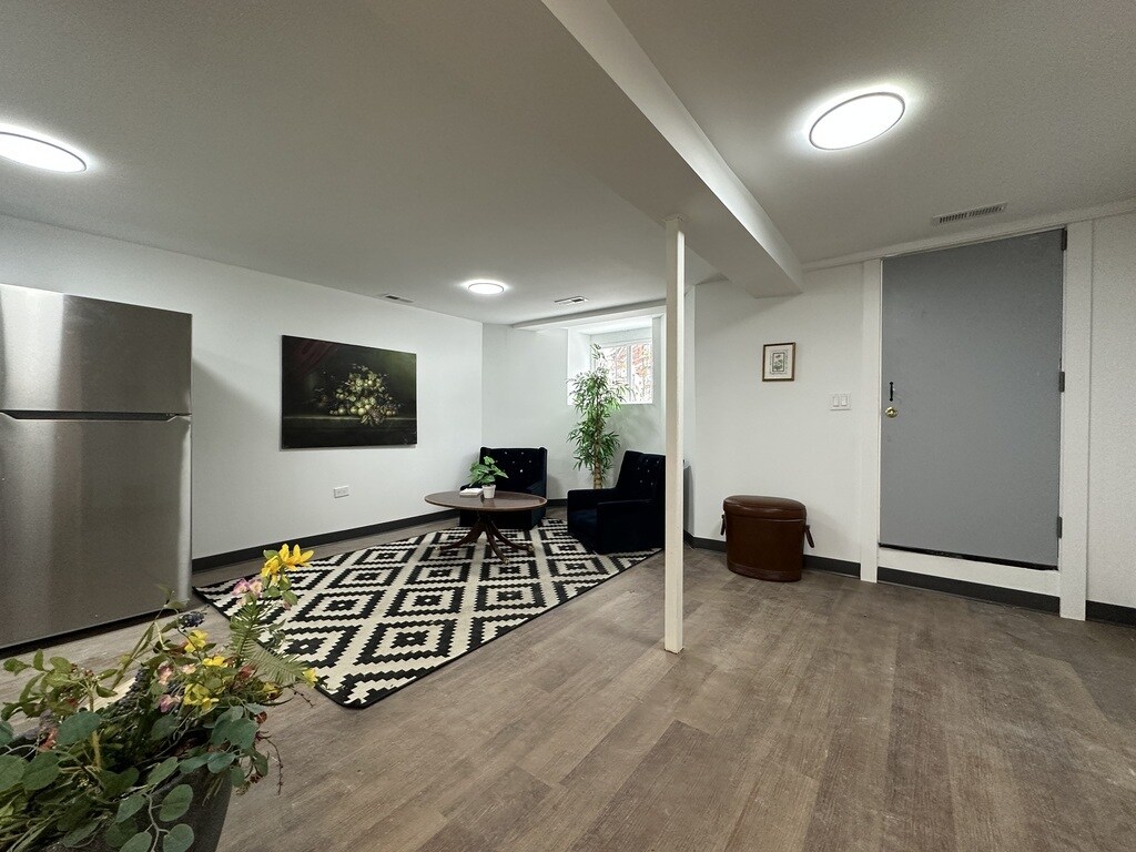 Building Photo - 1626 N Fairfield Ave