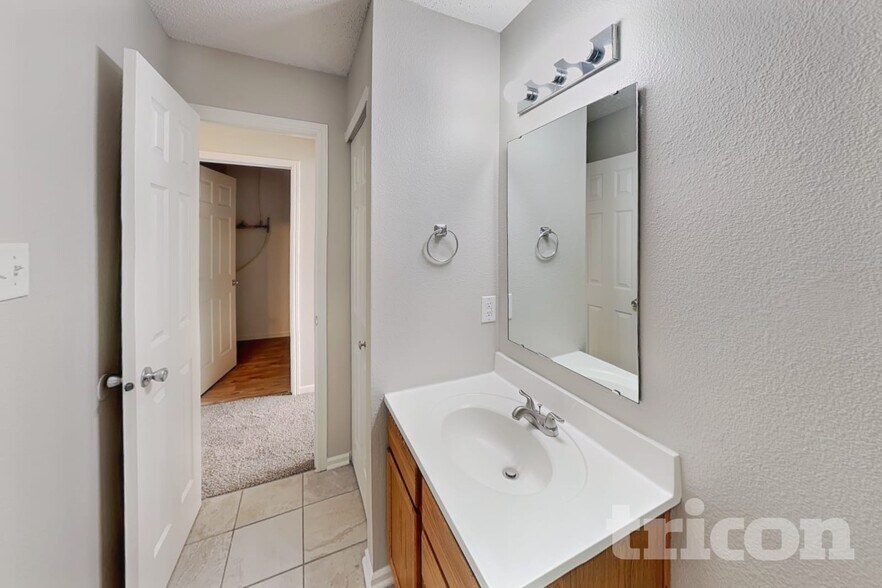 Building Photo - 678 Runnymede Ct