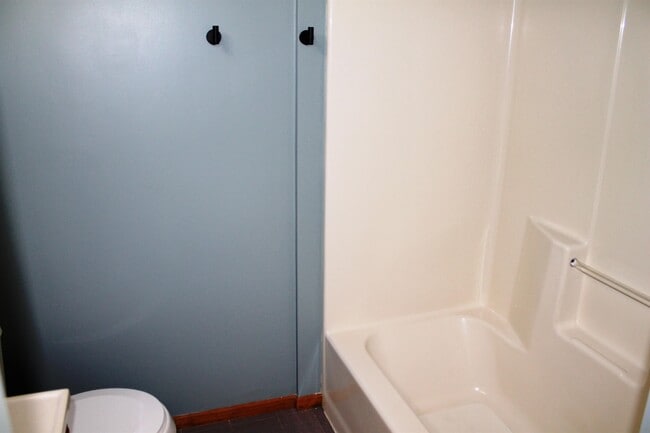 Building Photo - 57 S Mast St