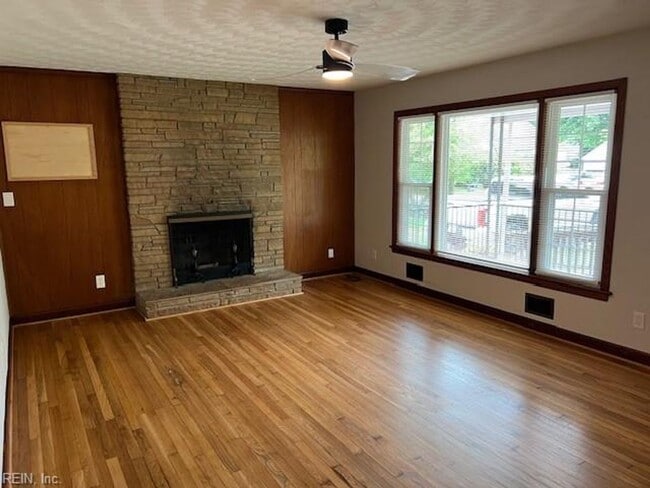 Building Photo - Bayview Community